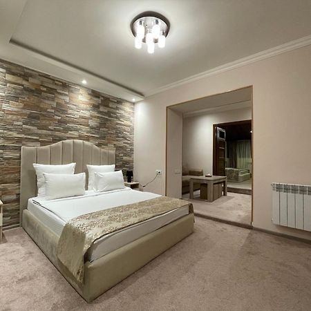 Delin Hotel And Tours Erevan Esterno foto