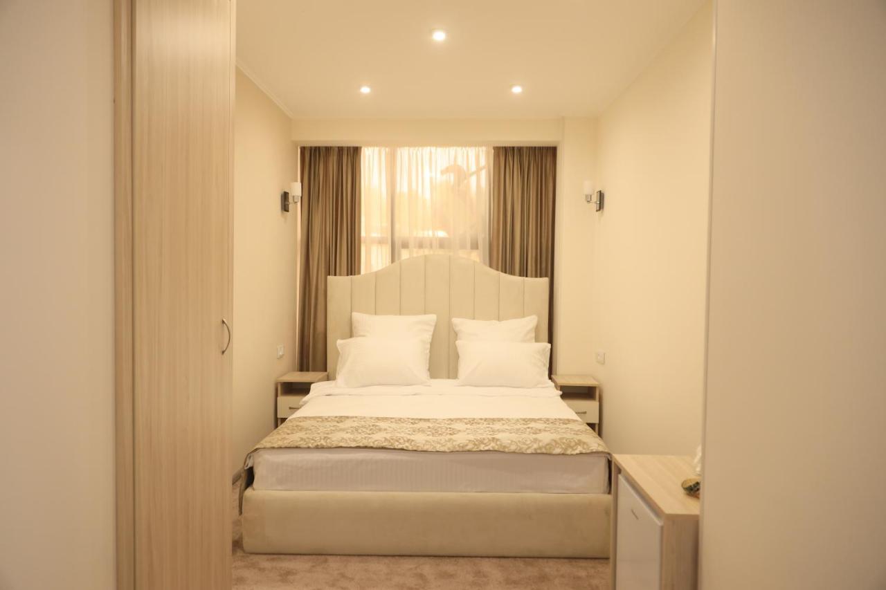 Delin Hotel And Tours Erevan Esterno foto