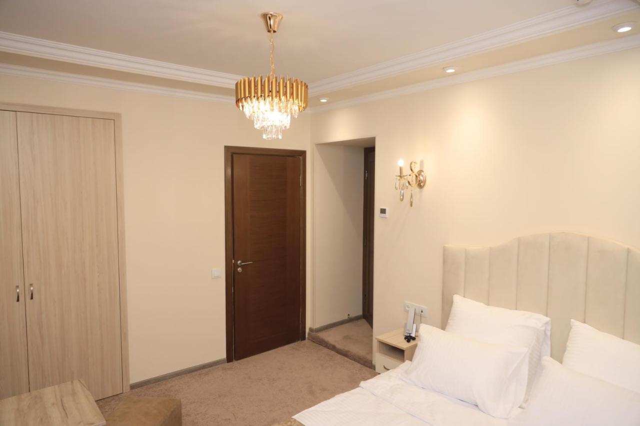 Delin Hotel And Tours Erevan Esterno foto