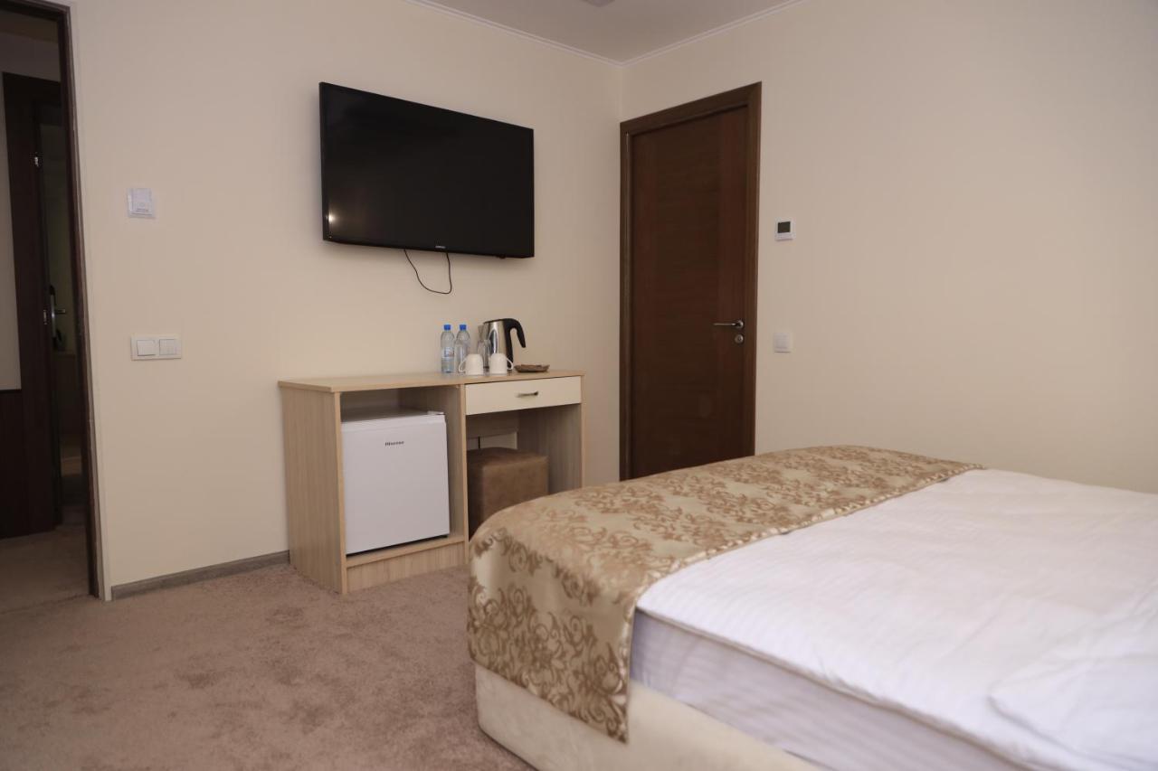 Delin Hotel And Tours Erevan Esterno foto
