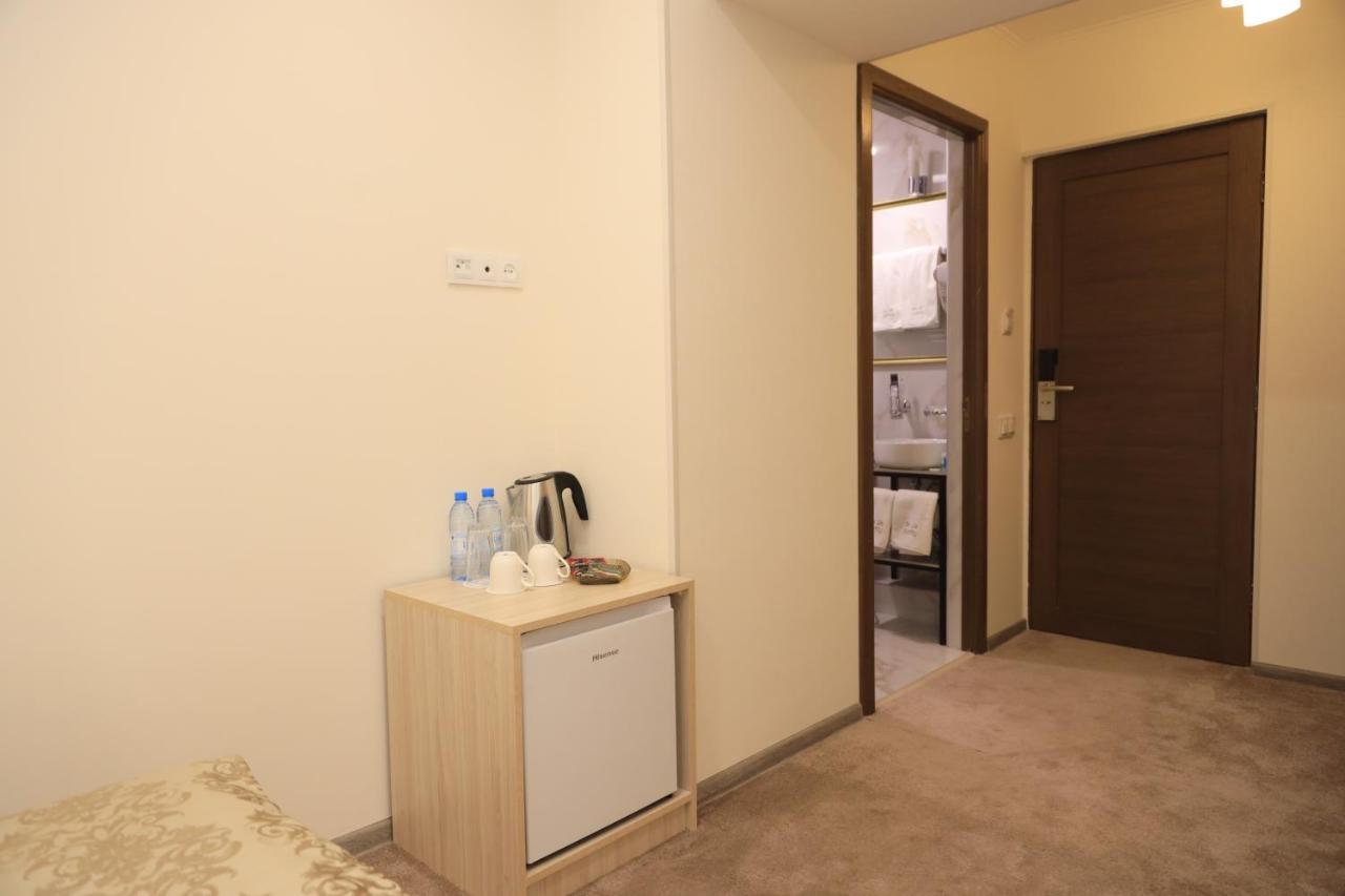Delin Hotel And Tours Erevan Esterno foto