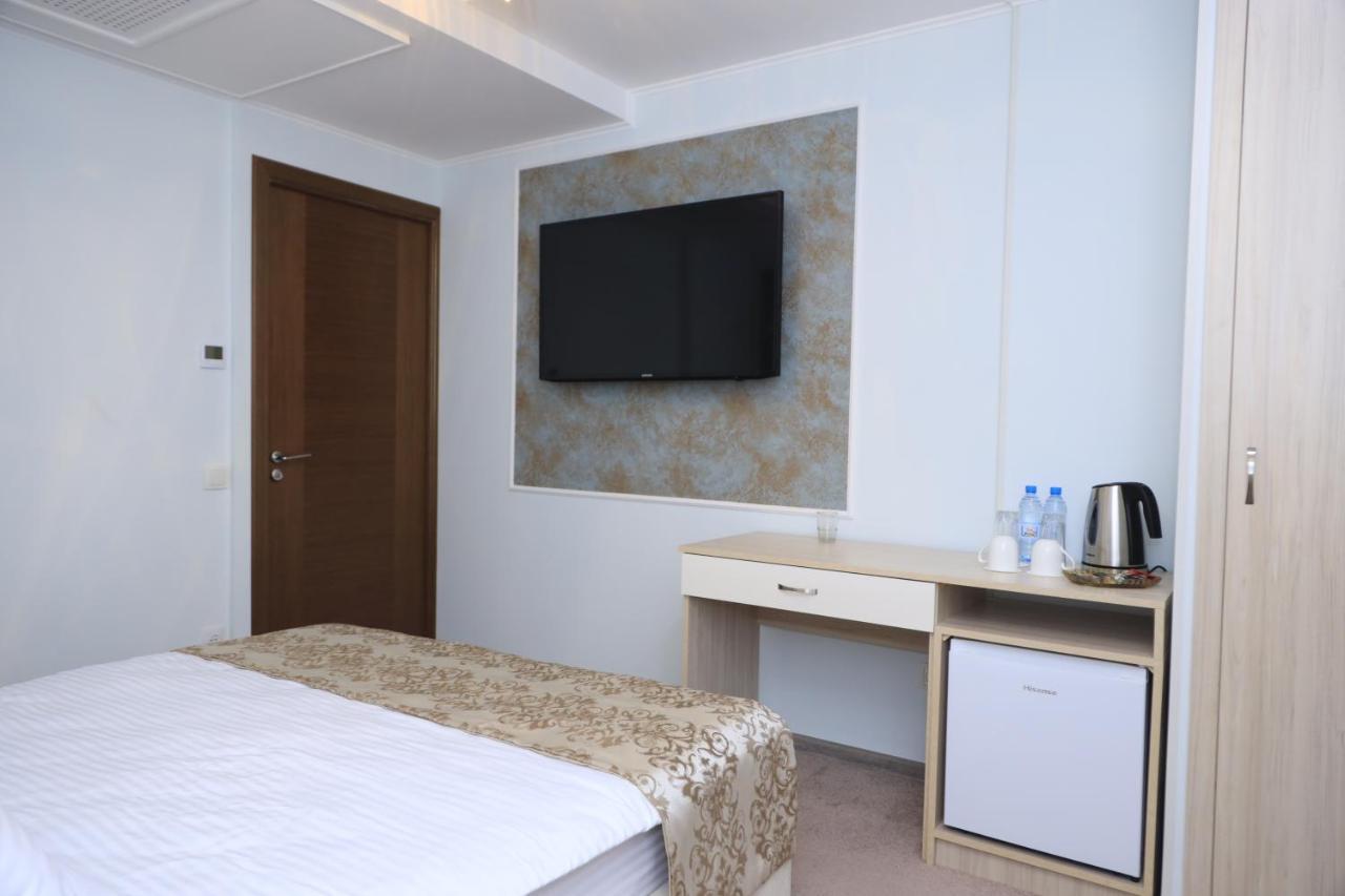 Delin Hotel And Tours Erevan Esterno foto