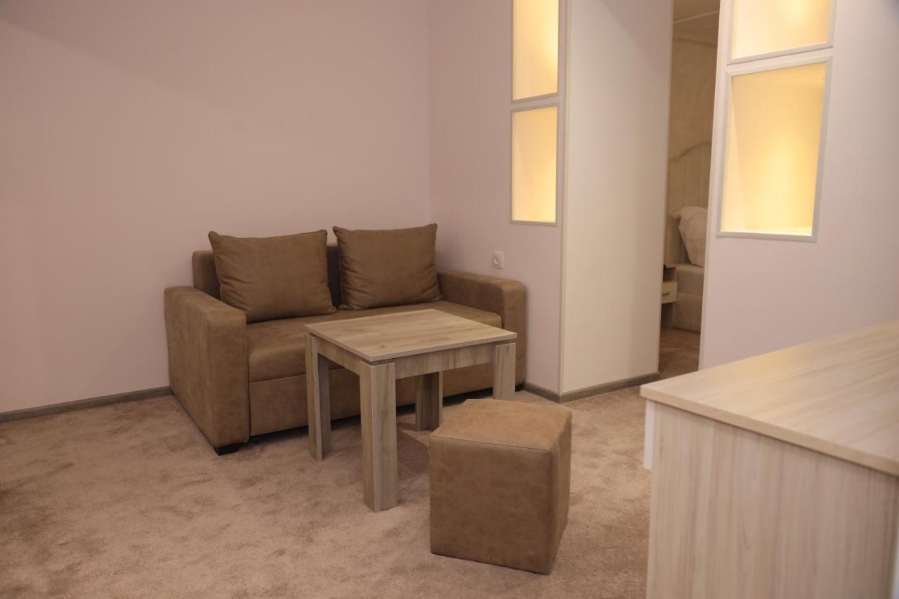 Delin Hotel And Tours Erevan Esterno foto