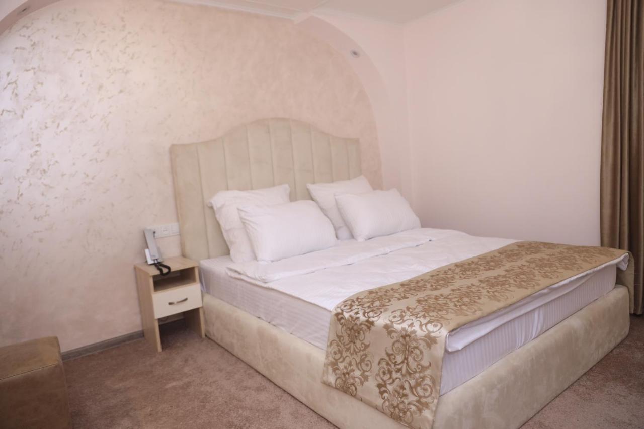 Delin Hotel And Tours Erevan Esterno foto