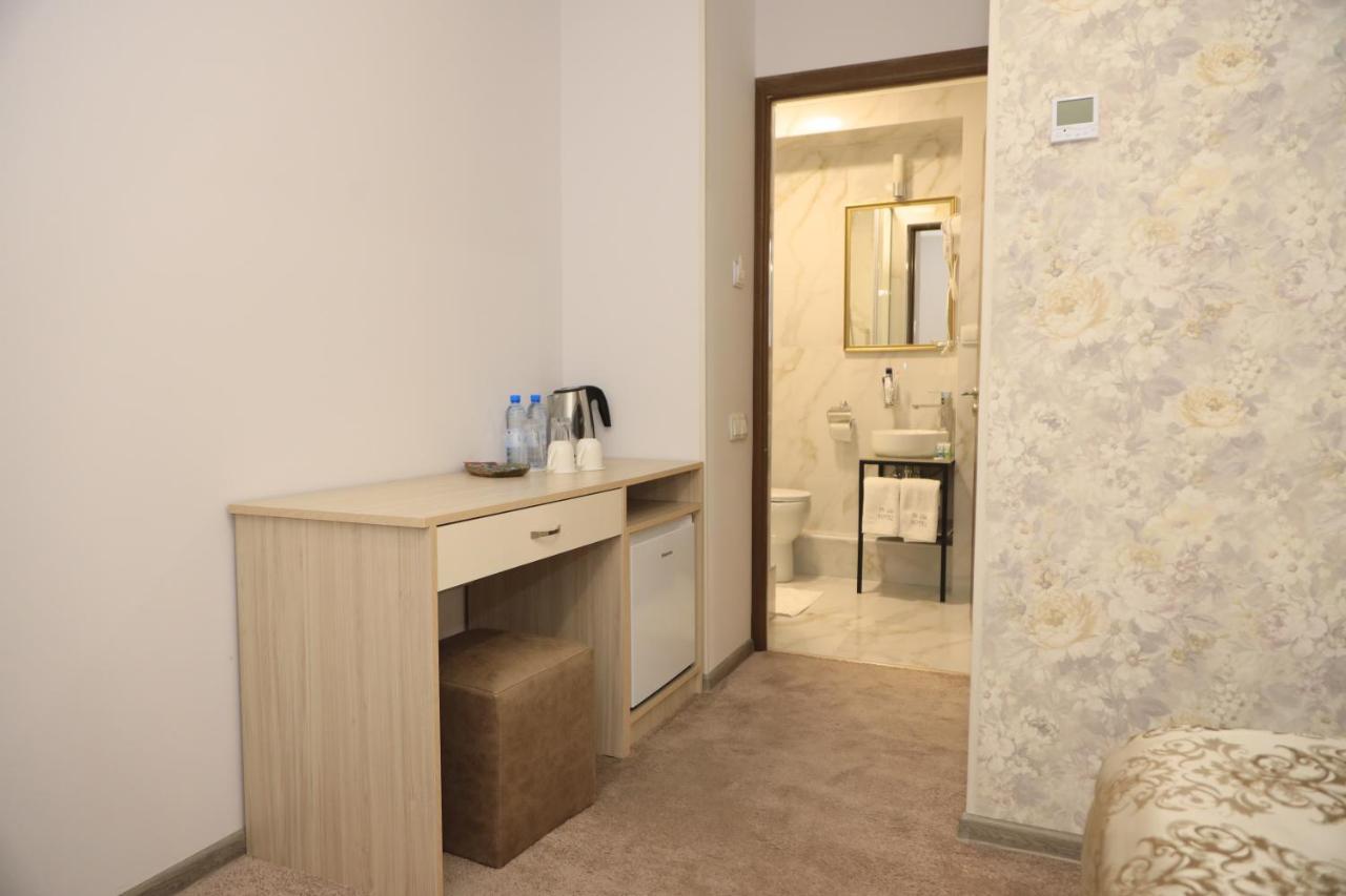 Delin Hotel And Tours Erevan Esterno foto
