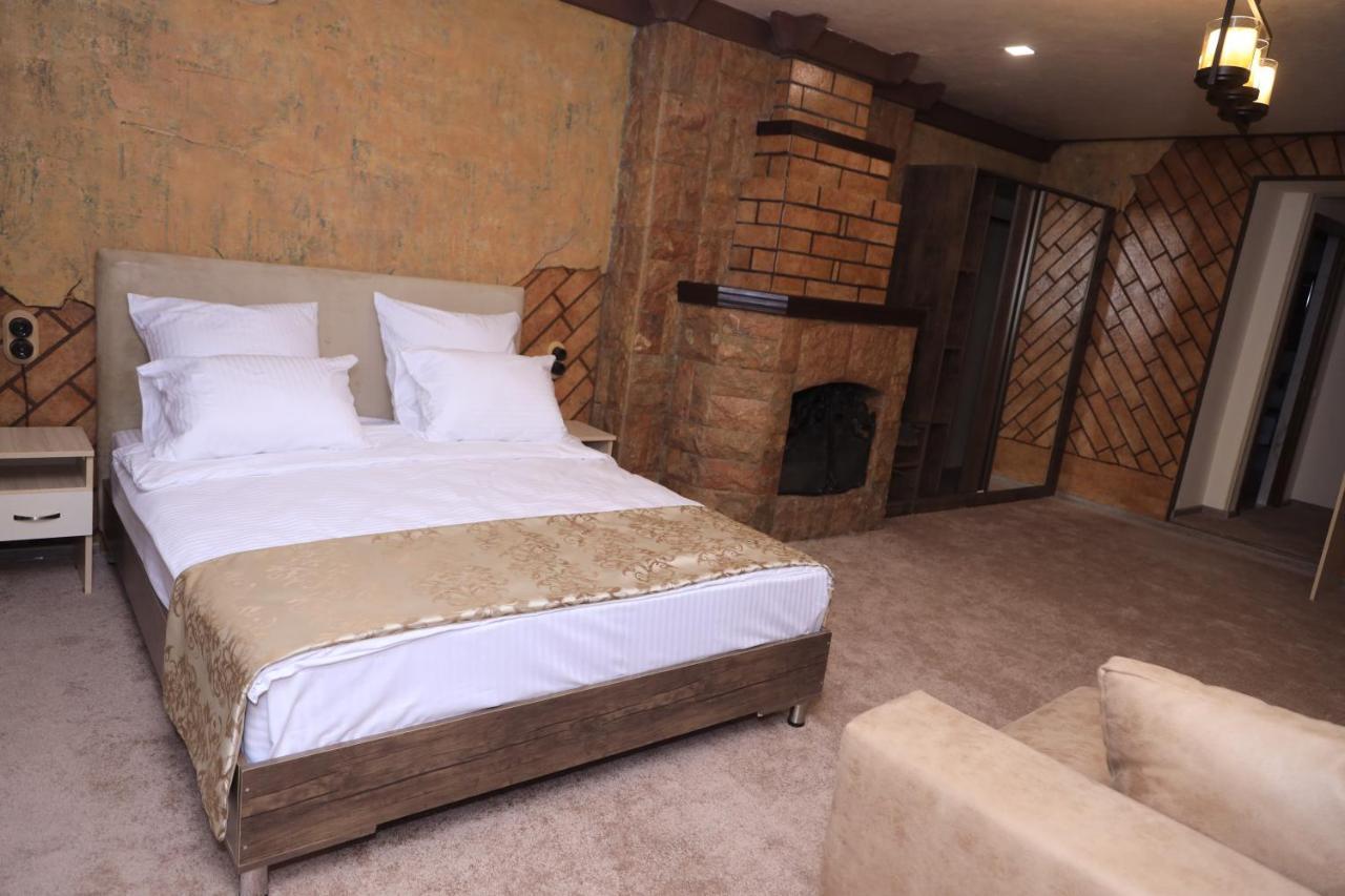 Delin Hotel And Tours Erevan Esterno foto