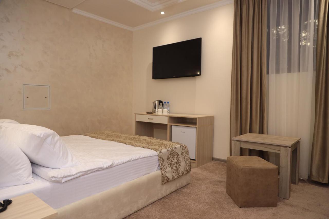 Delin Hotel And Tours Erevan Esterno foto