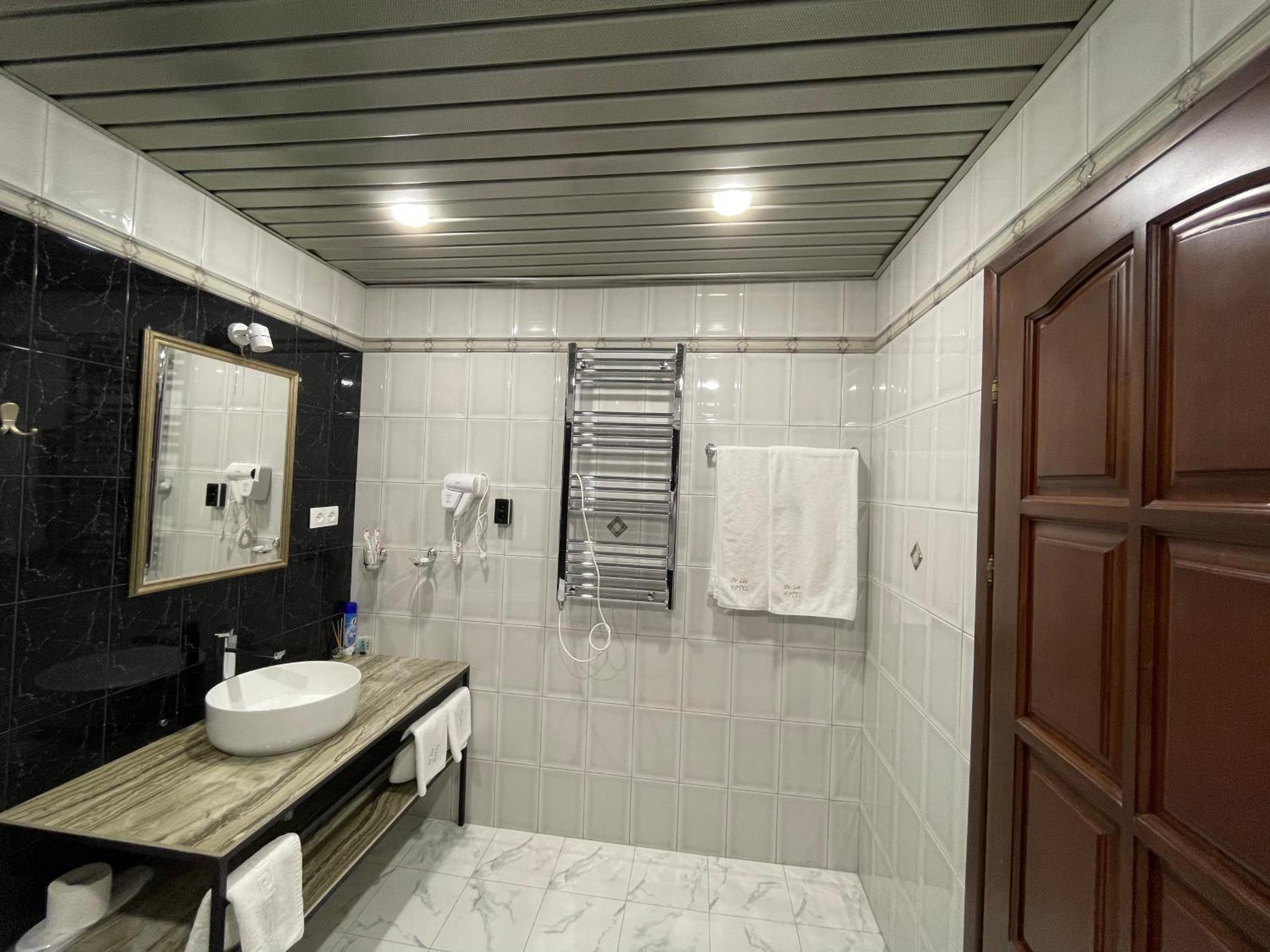 Delin Hotel And Tours Erevan Esterno foto