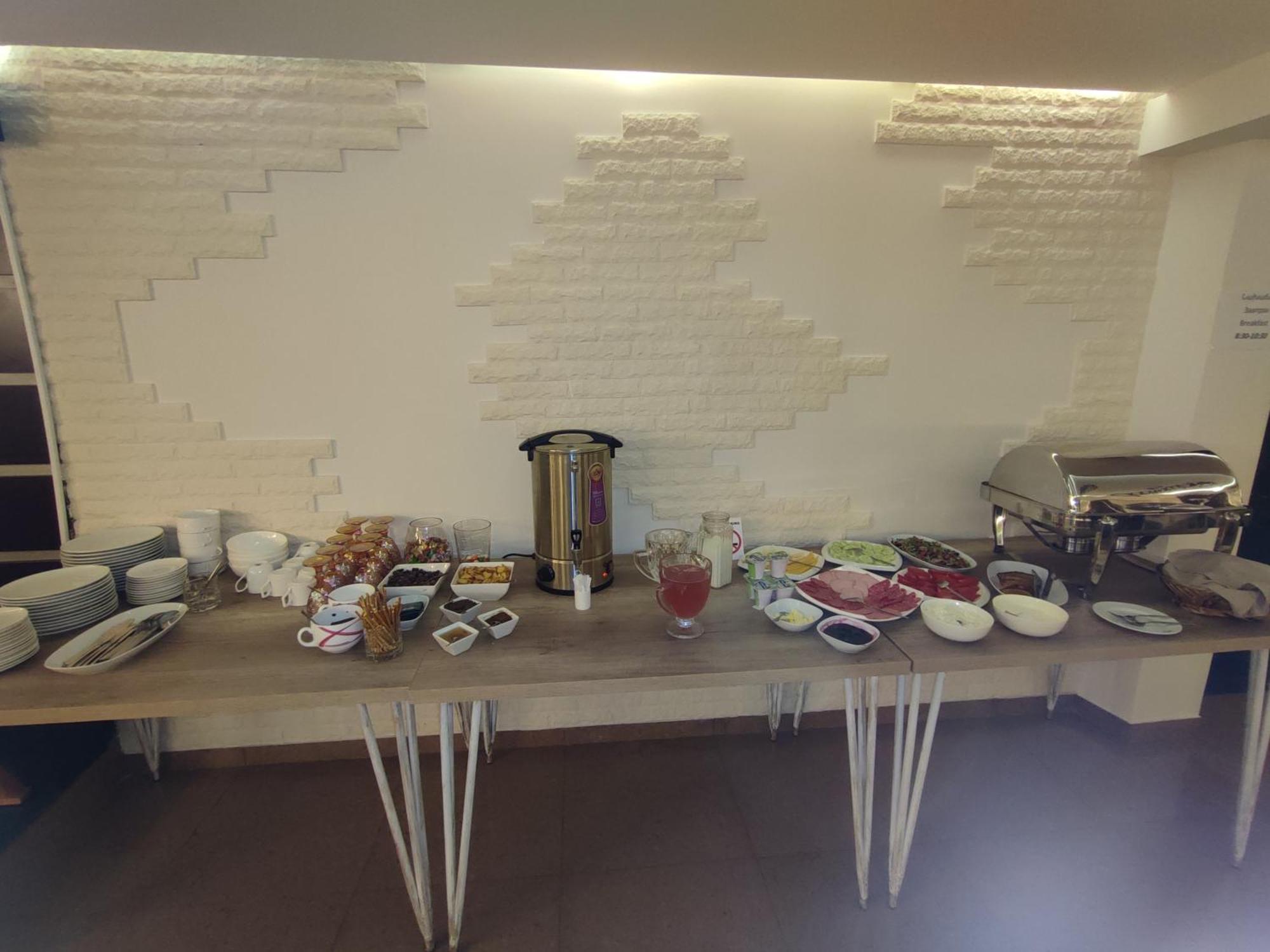 Delin Hotel And Tours Erevan Esterno foto