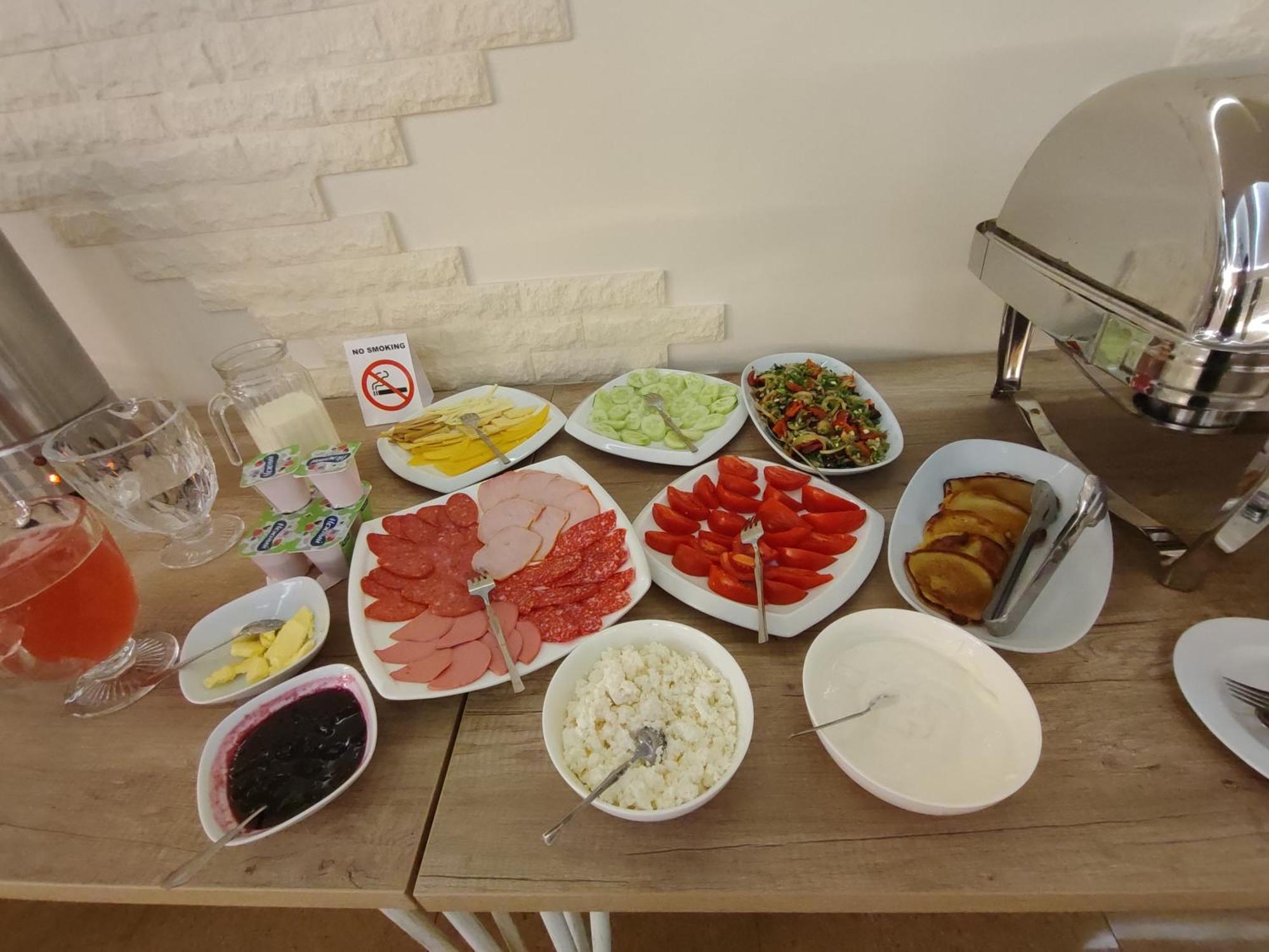 Delin Hotel And Tours Erevan Esterno foto