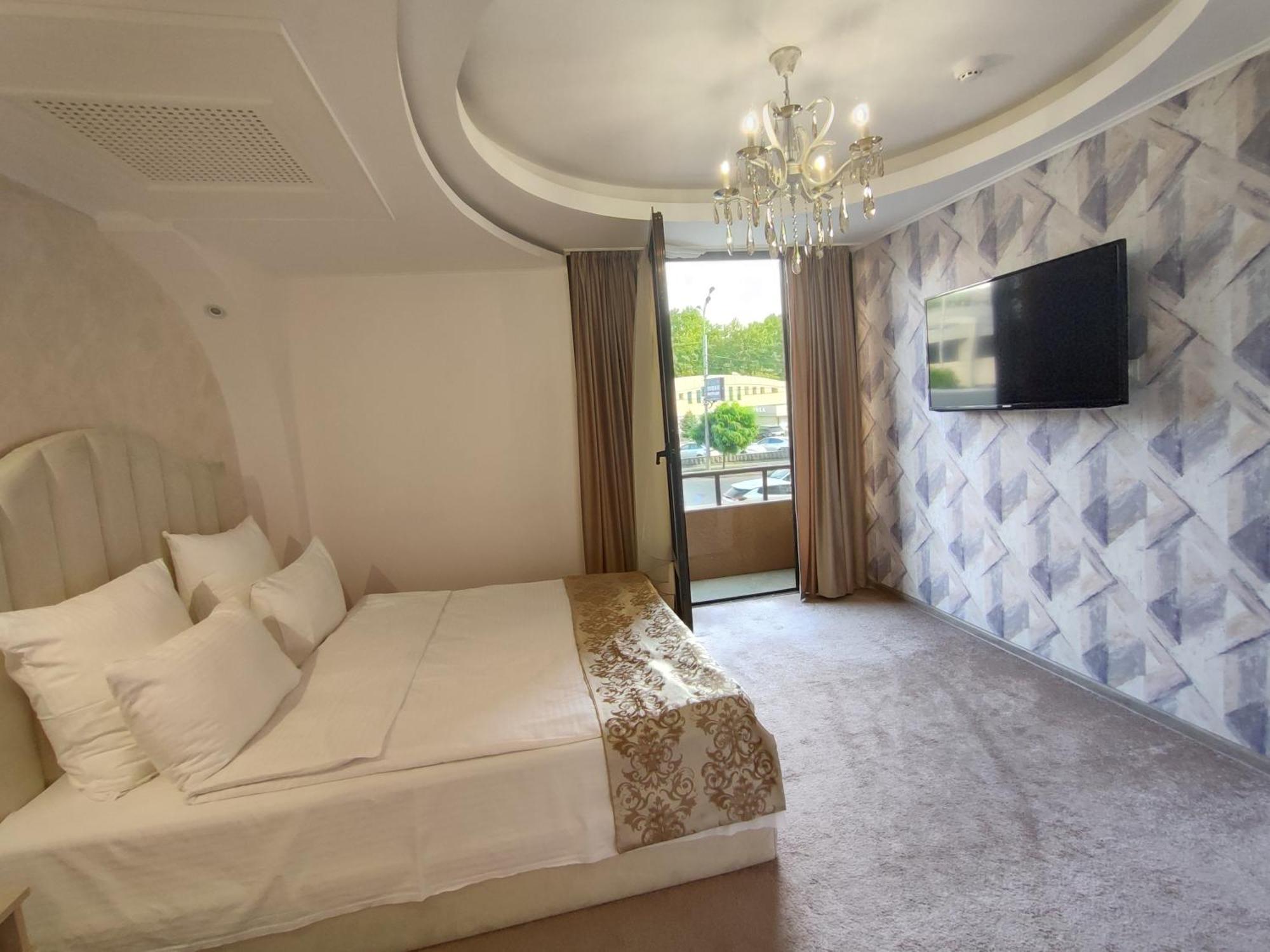 Delin Hotel And Tours Erevan Esterno foto