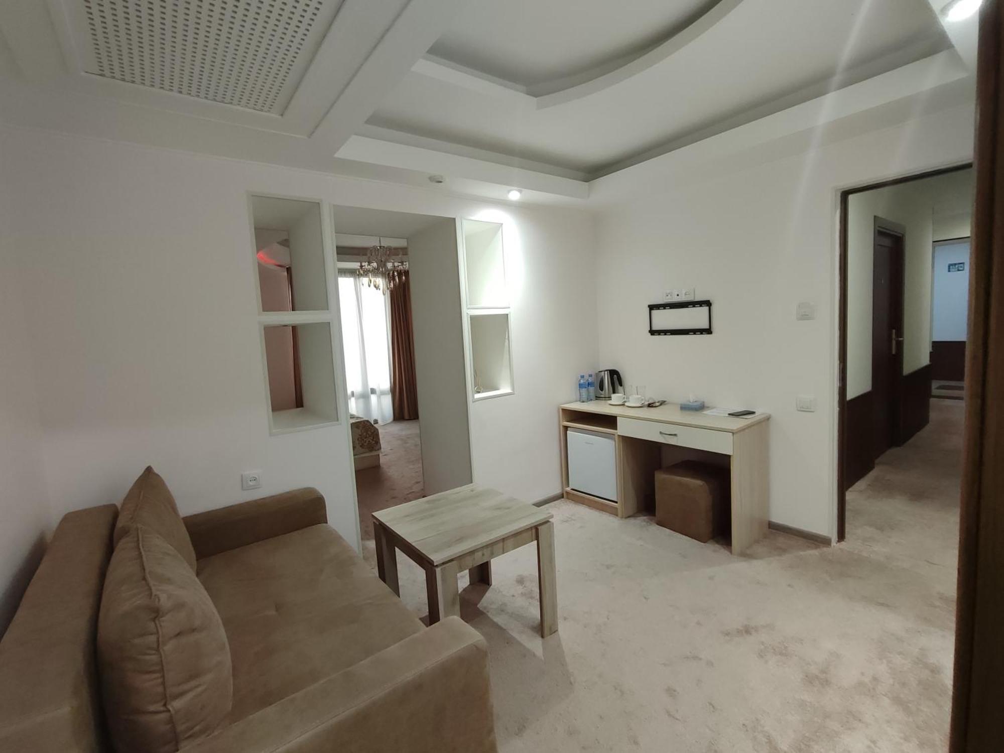 Delin Hotel And Tours Erevan Esterno foto