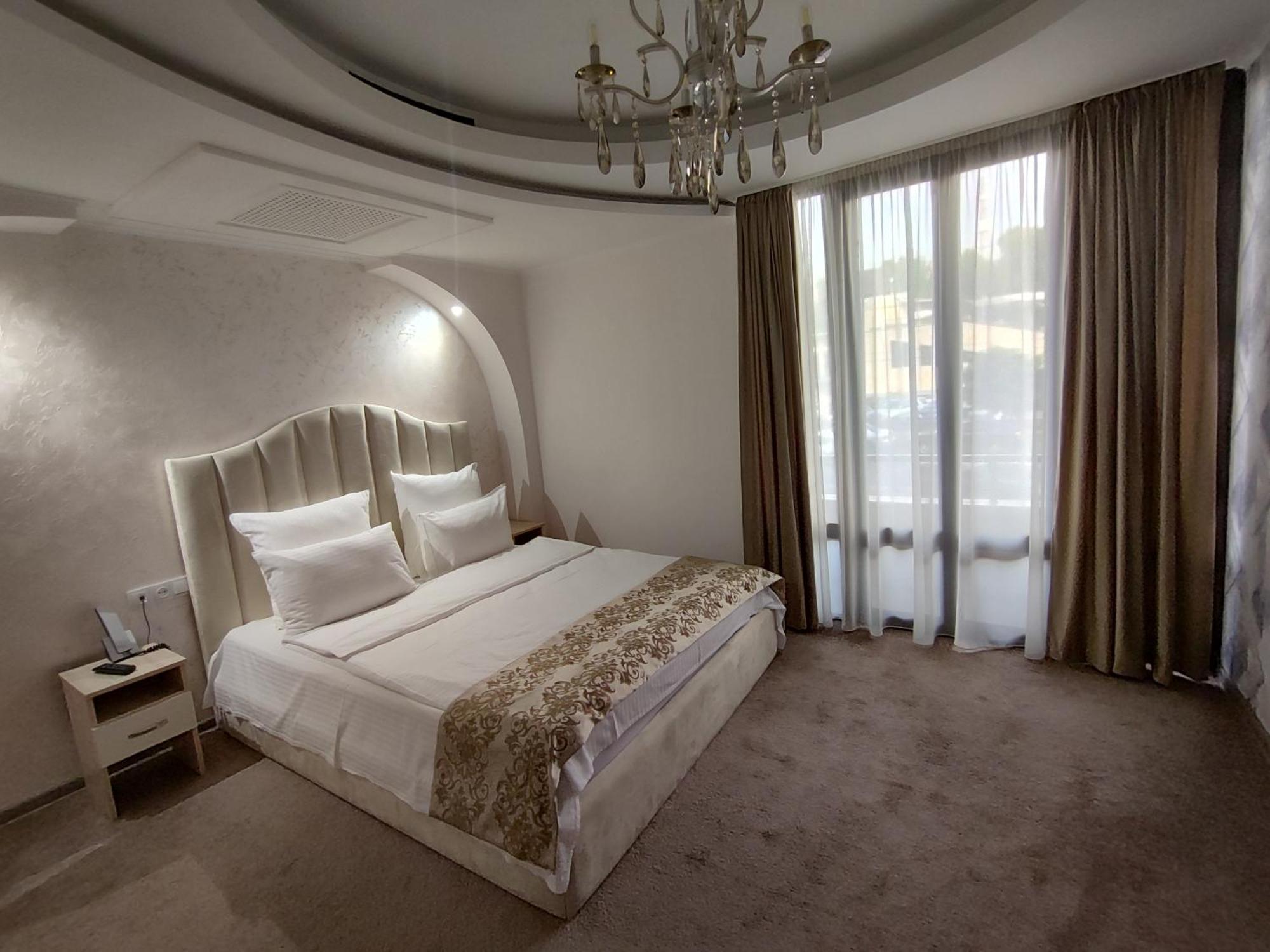 Delin Hotel And Tours Erevan Esterno foto