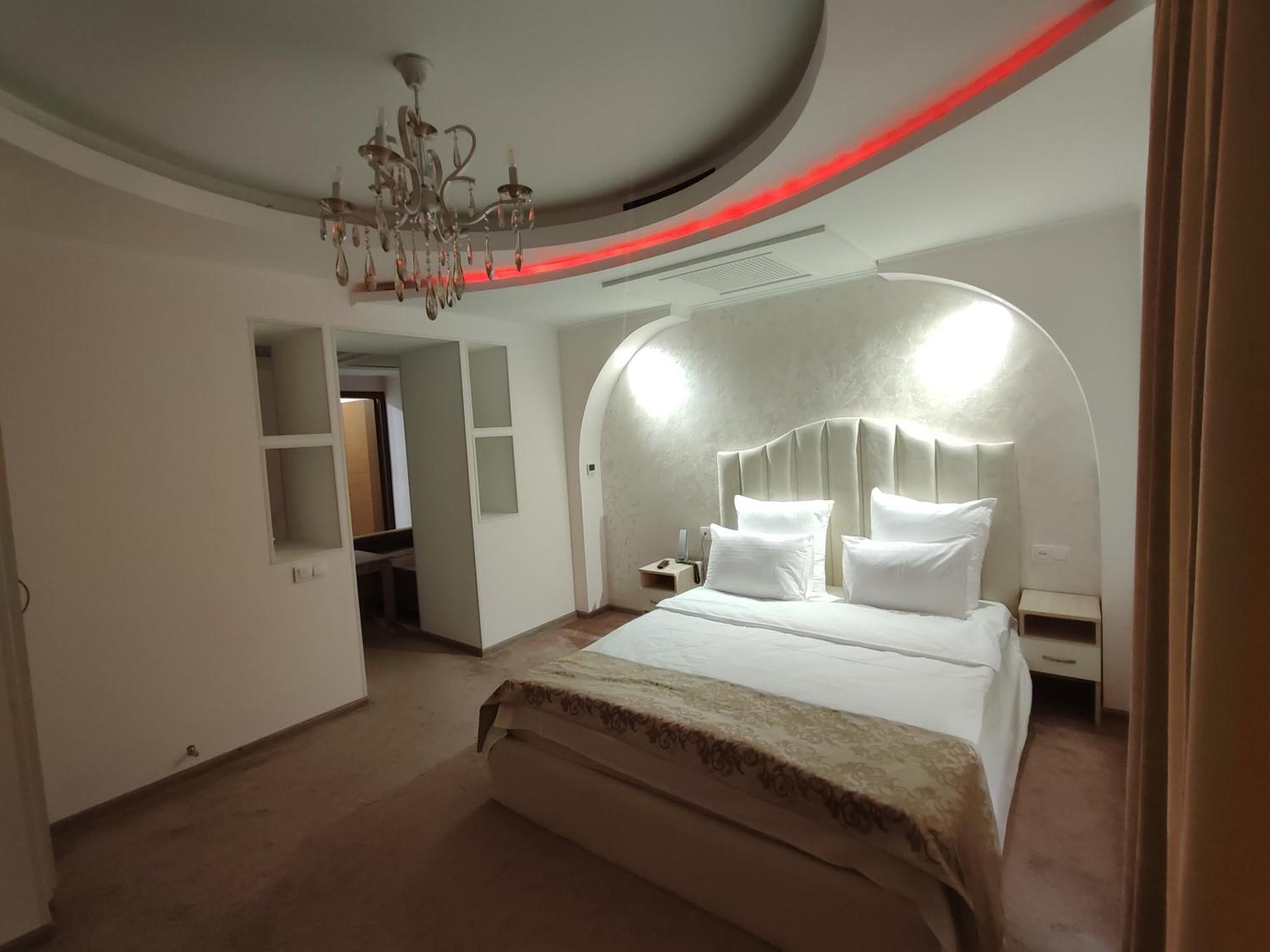 Delin Hotel And Tours Erevan Esterno foto
