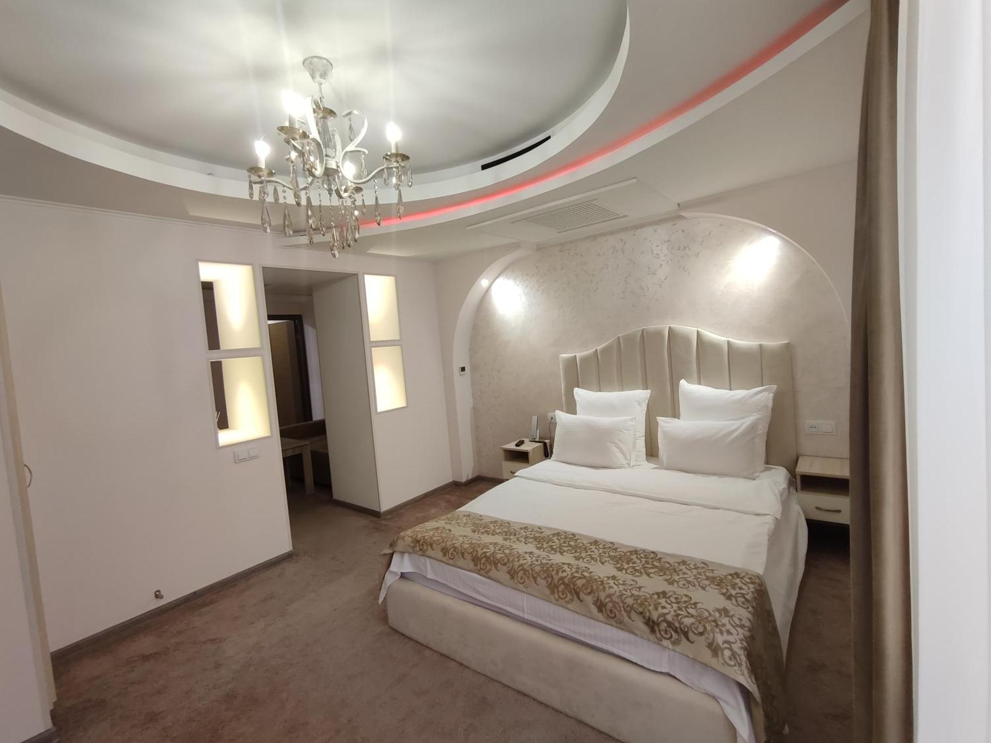 Delin Hotel And Tours Erevan Esterno foto