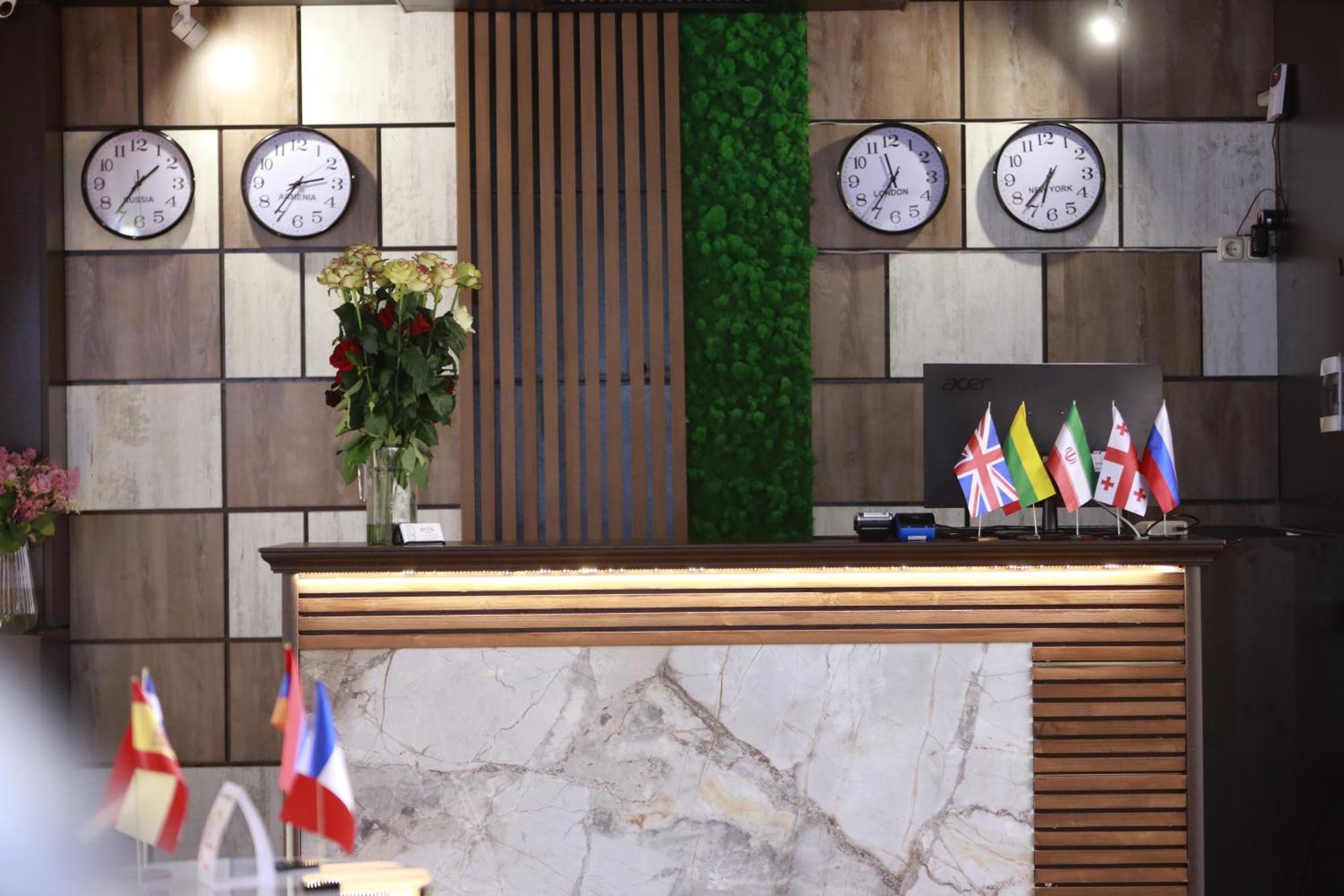 Delin Hotel And Tours Erevan Esterno foto