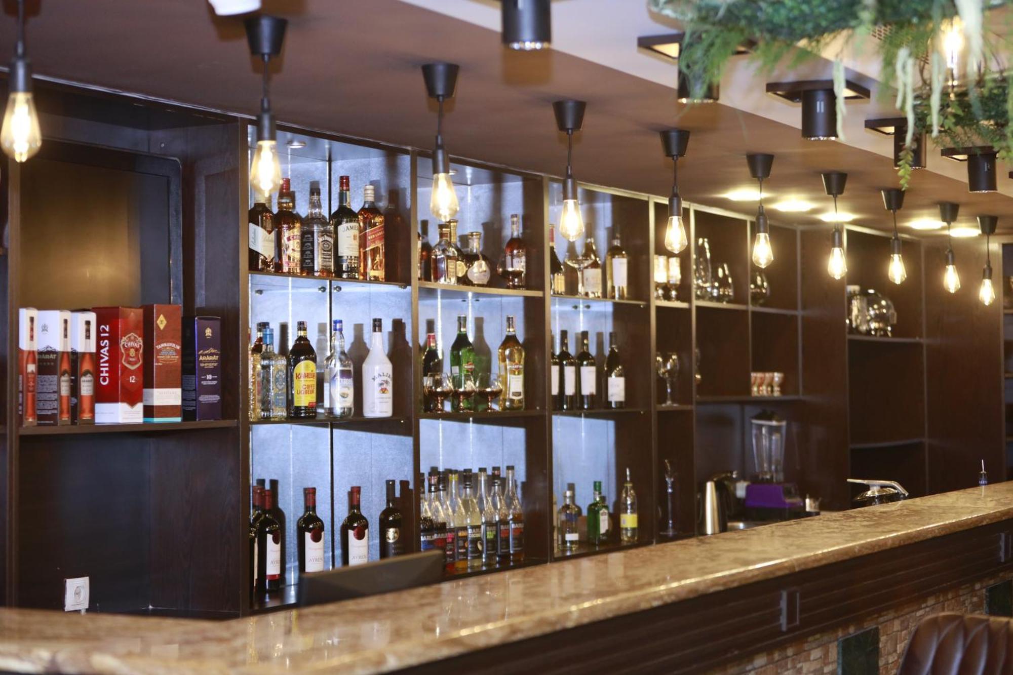 Delin Hotel And Tours Erevan Esterno foto