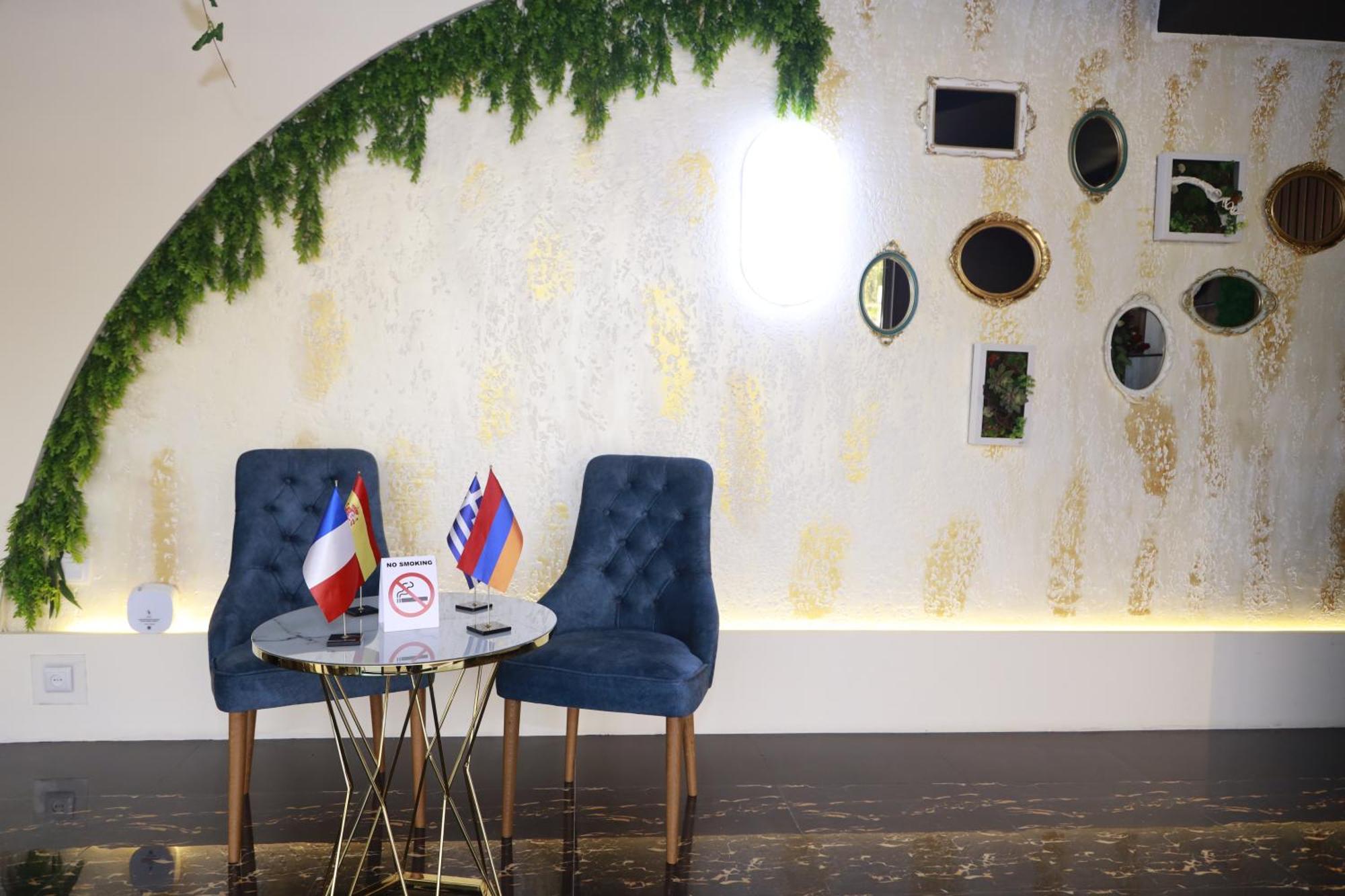 Delin Hotel And Tours Erevan Esterno foto