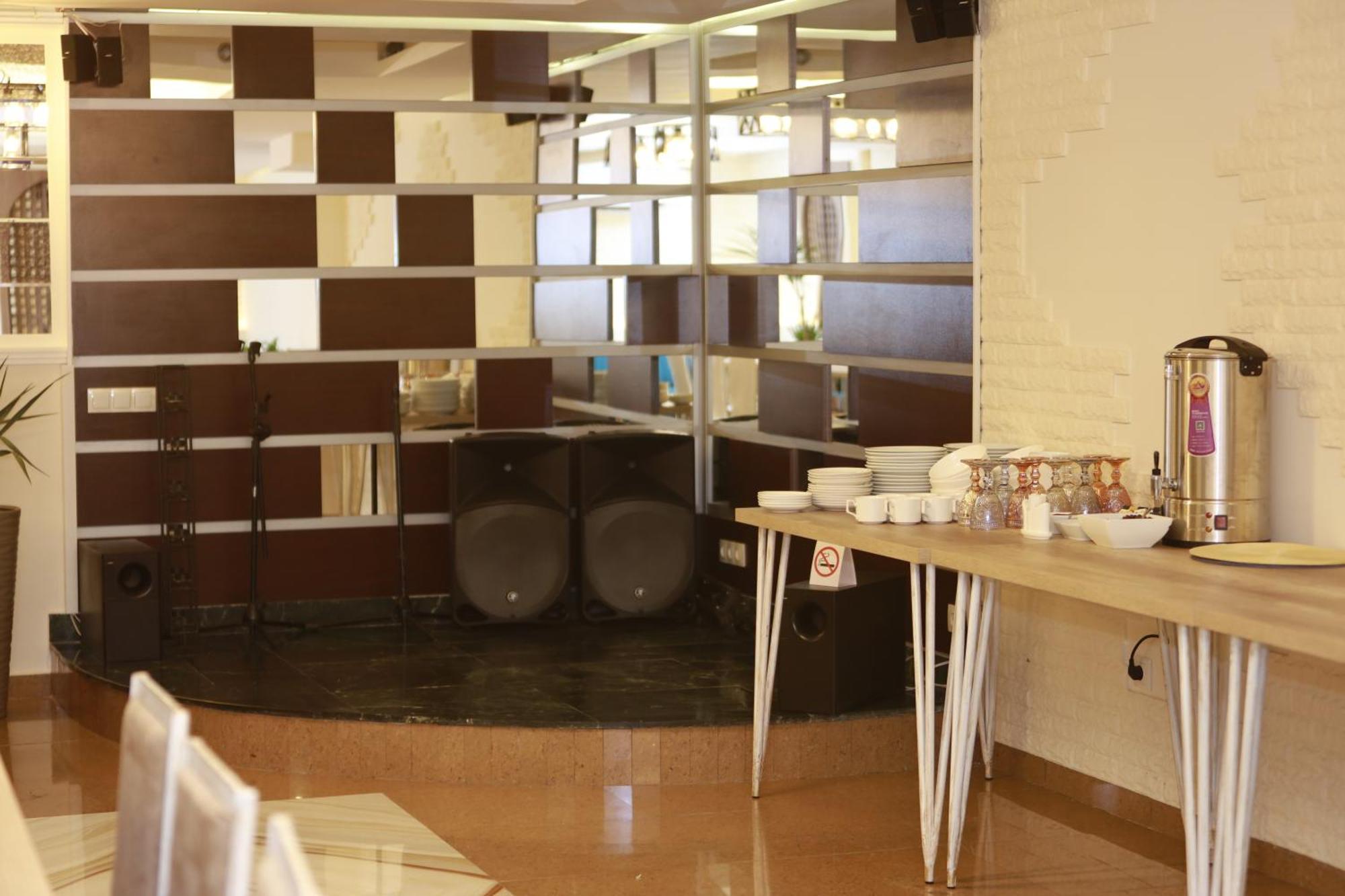 Delin Hotel And Tours Erevan Esterno foto