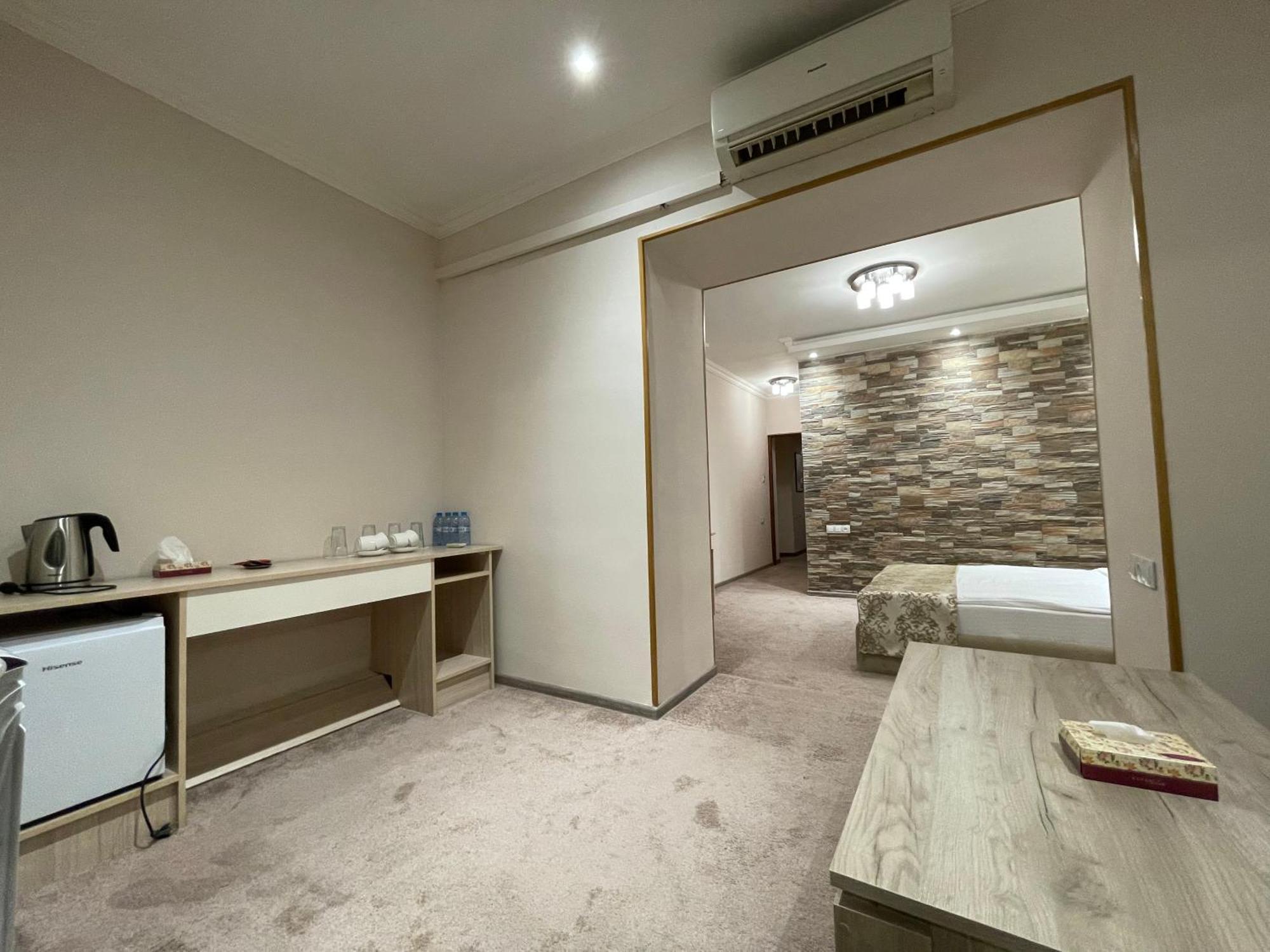 Delin Hotel And Tours Erevan Esterno foto