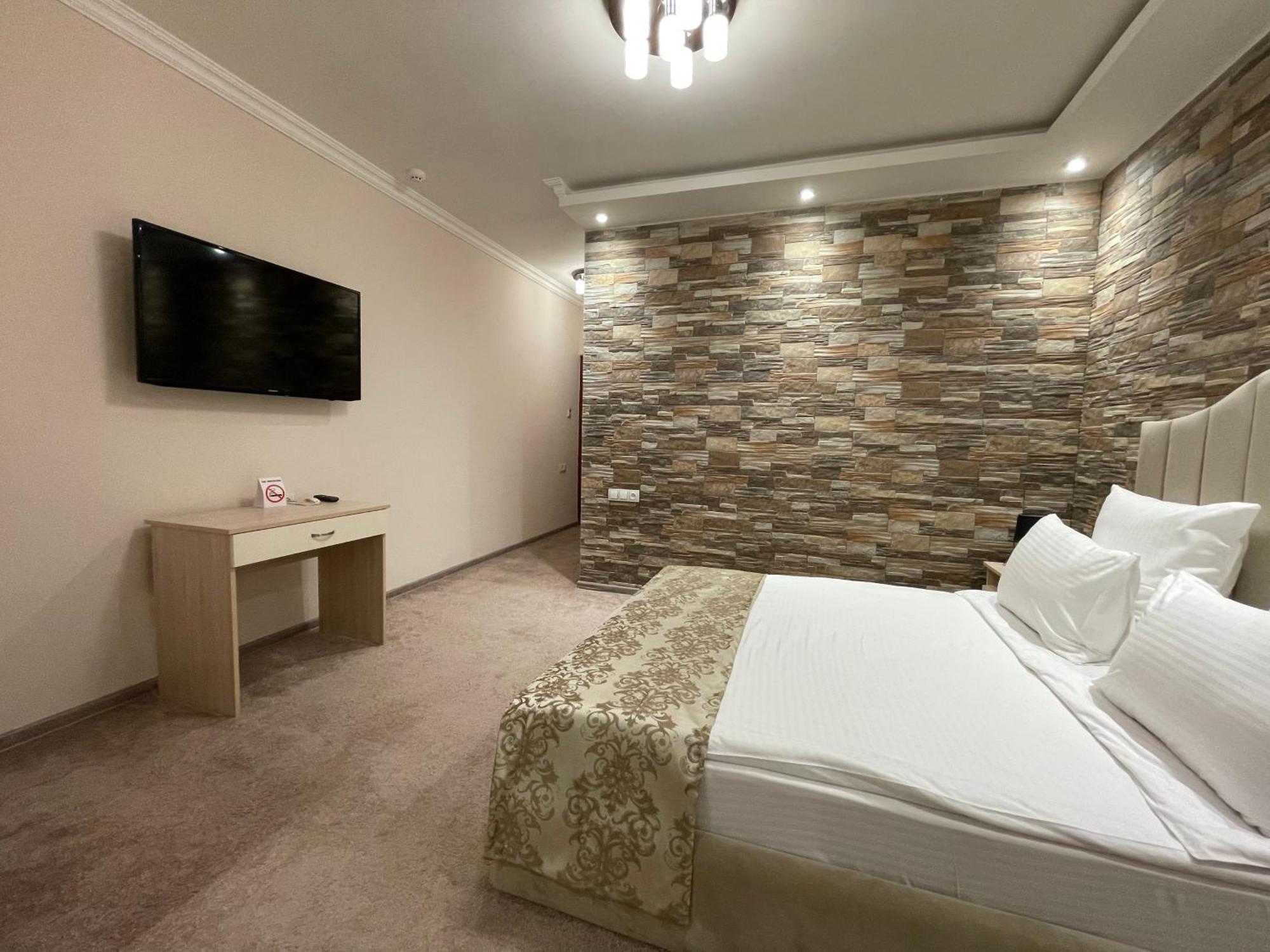Delin Hotel And Tours Erevan Esterno foto