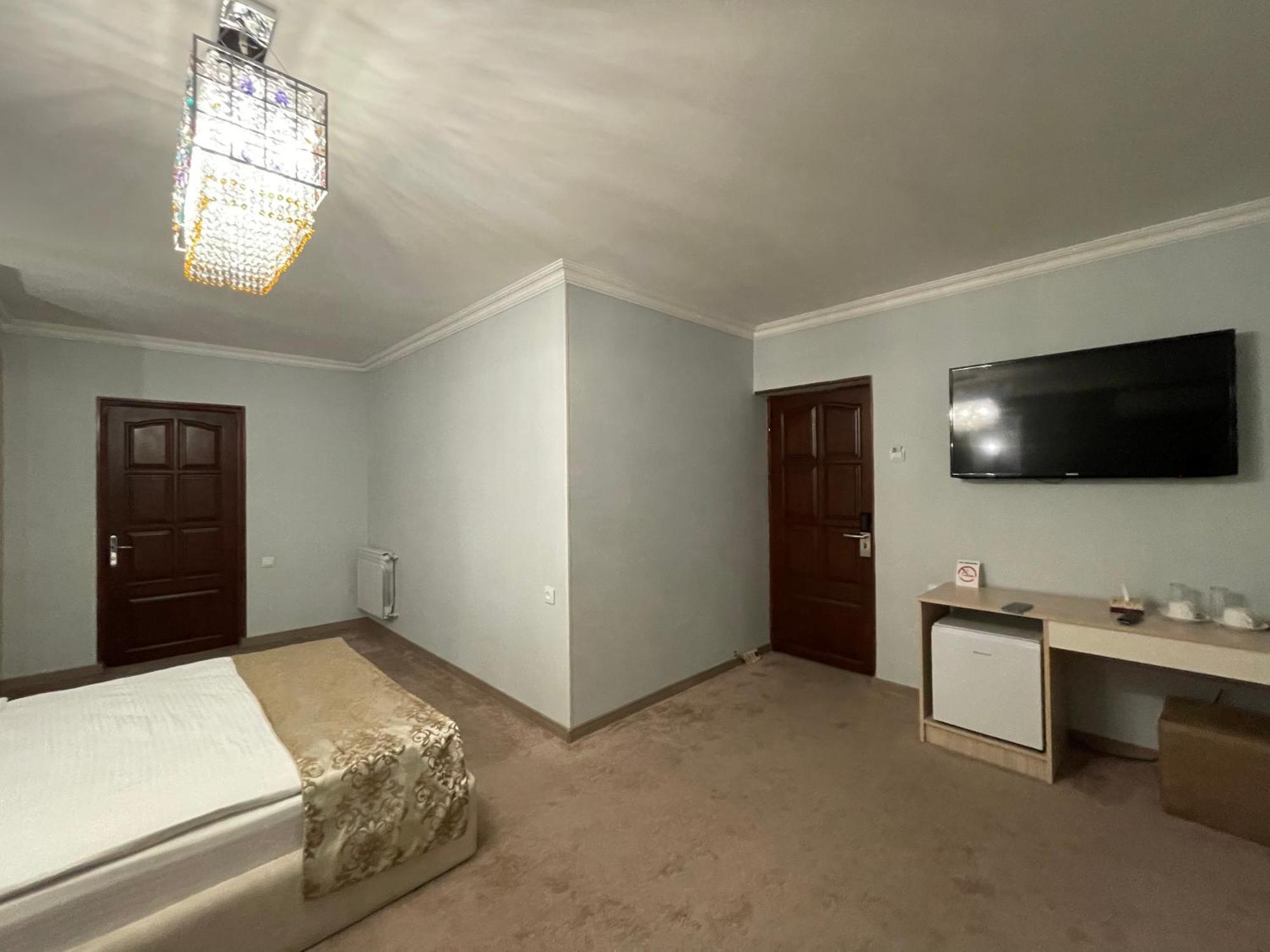 Delin Hotel And Tours Erevan Esterno foto