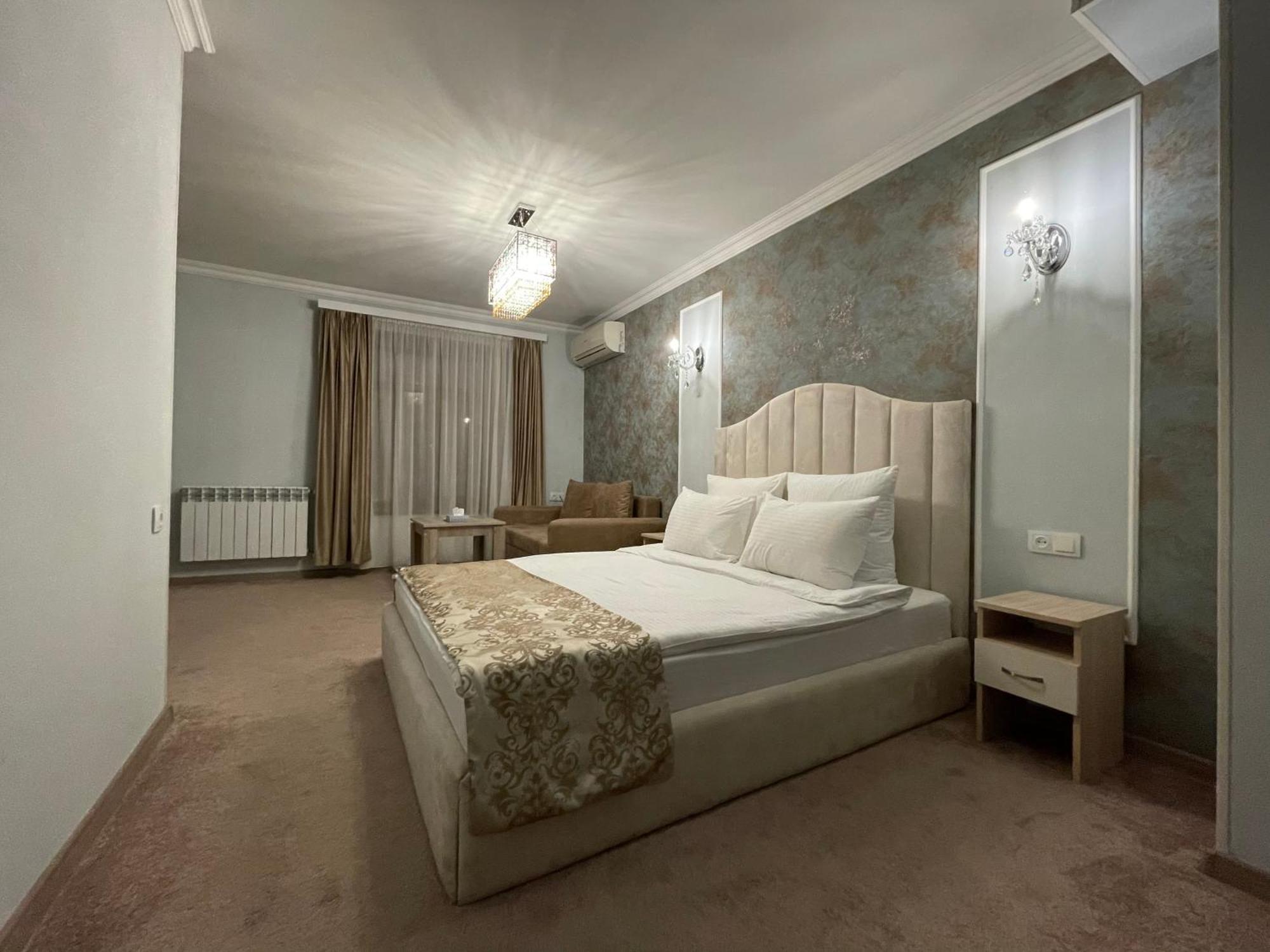 Delin Hotel And Tours Erevan Esterno foto
