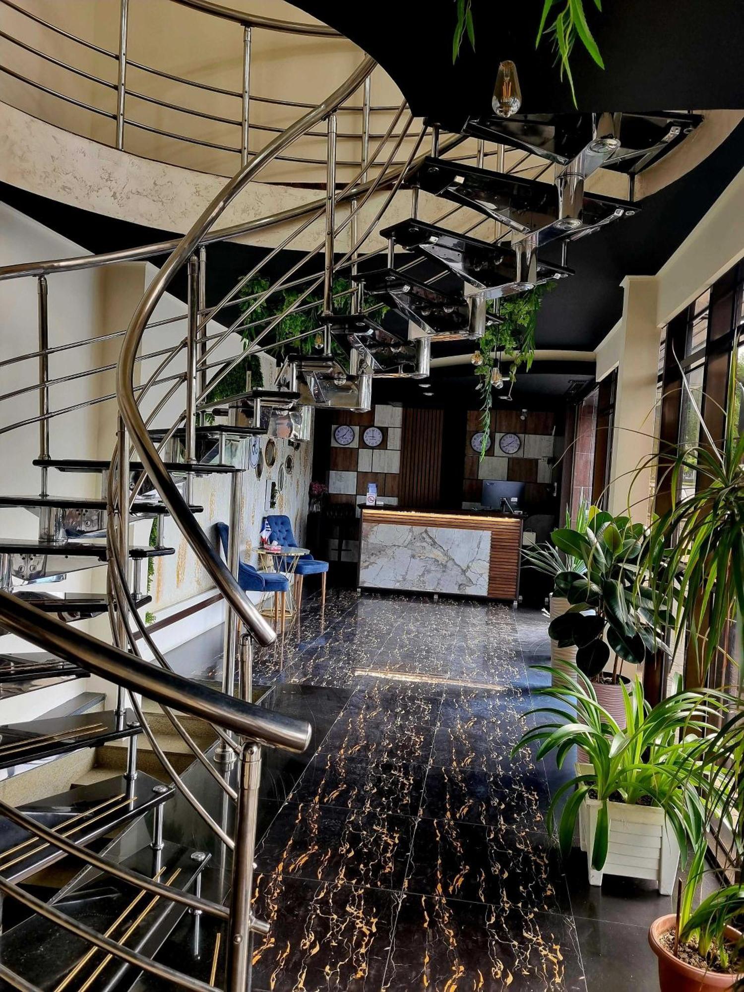 Delin Hotel And Tours Erevan Esterno foto