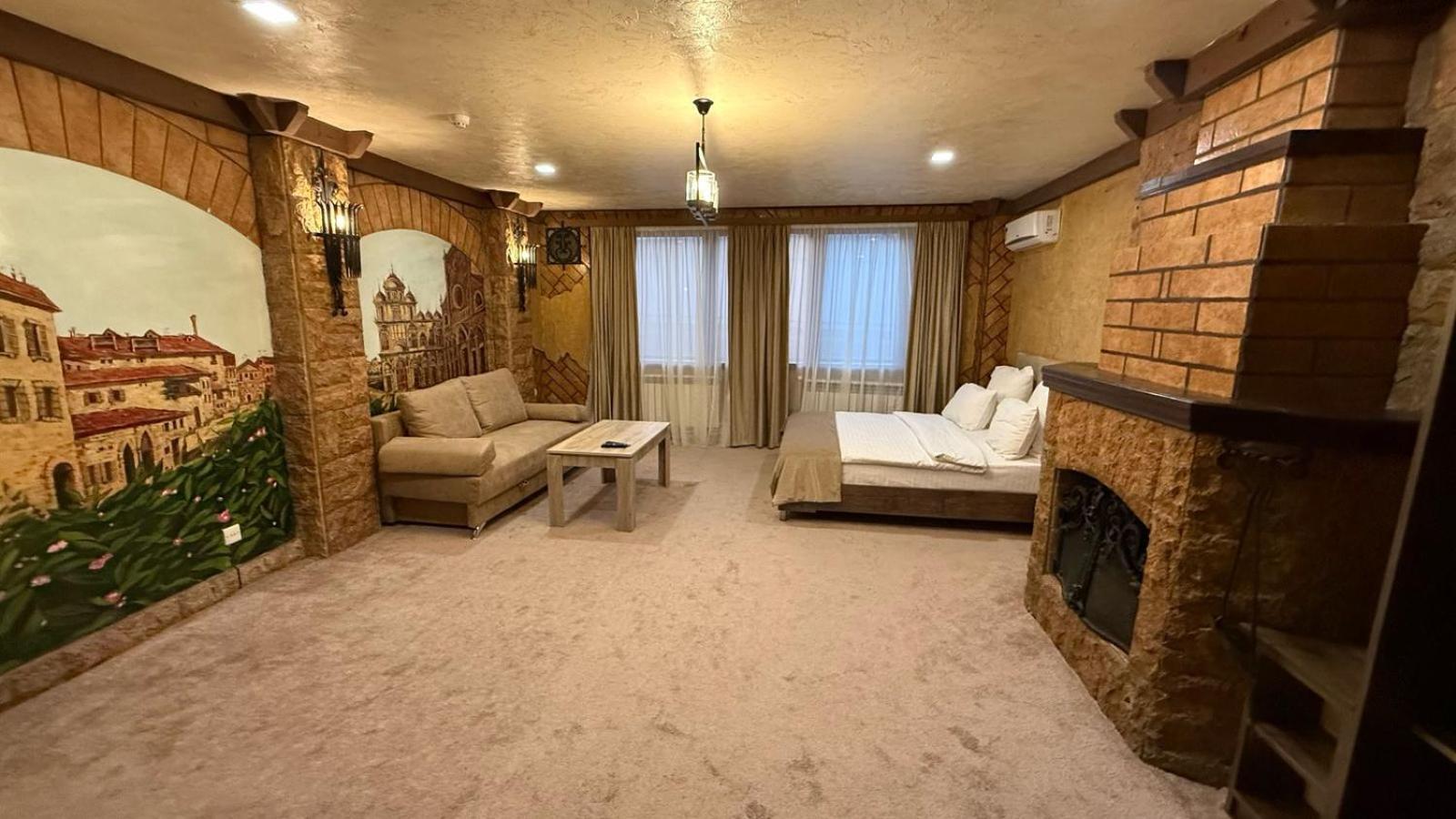 Delin Hotel And Tours Erevan Esterno foto